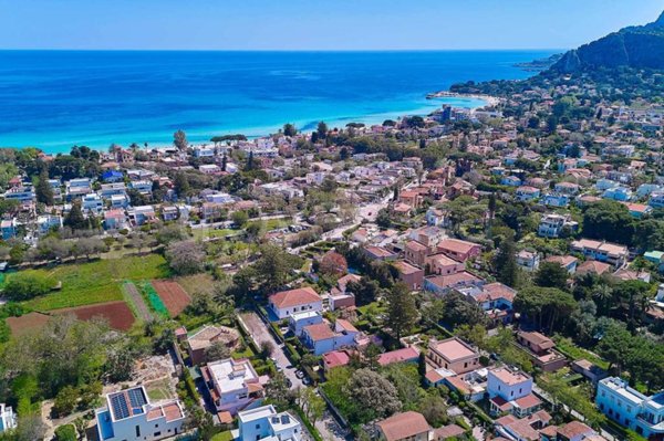 casa indipendente in vendita a Palermo in zona Mondello