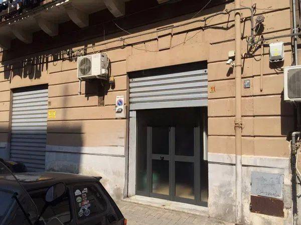 locale commerciale in vendita a Palermo in zona Montegrappa / Santa Rosalia