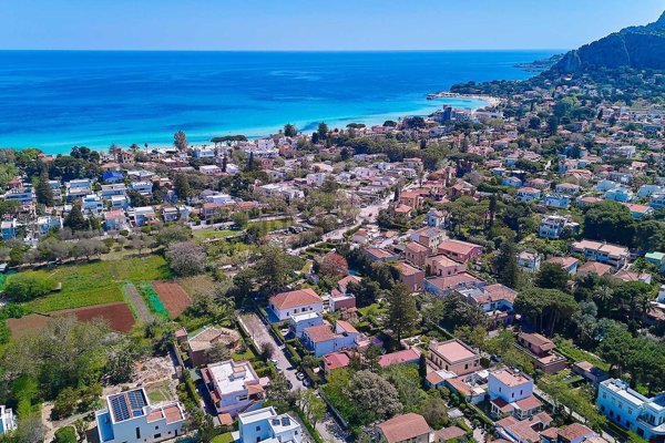 casa indipendente in vendita a Palermo in zona Mondello