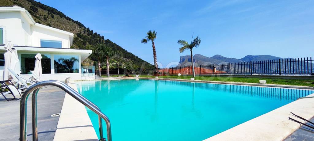 casa indipendente in vendita a Palermo in zona Mondello