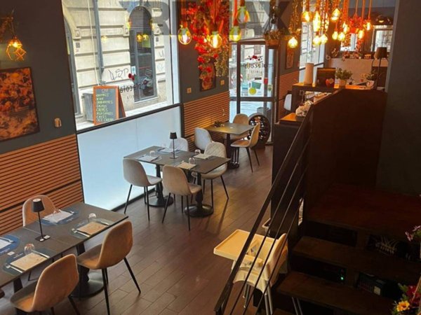 negozio in vendita a Palermo in zona Politeama