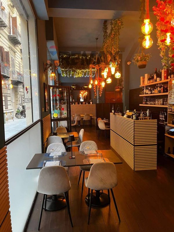 negozio in vendita a Palermo in zona Politeama