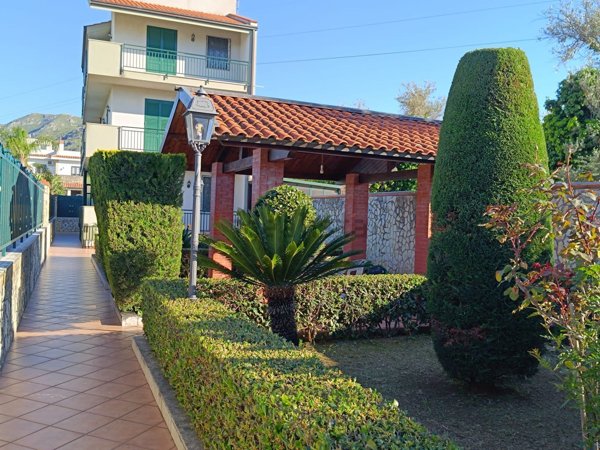 casa indipendente in vendita a Palermo in zona Calatafimi / Cuba