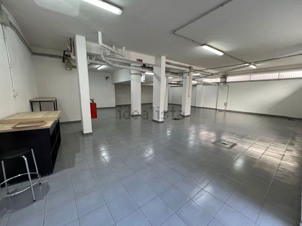 locale commerciale in vendita a Palermo in zona Uditore