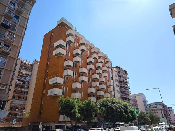 appartamento in vendita a Palermo in zona Malaspina/Palagonia