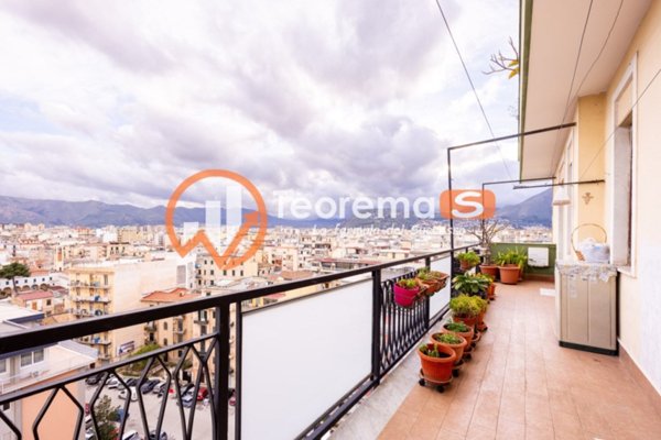 appartamento in vendita a Palermo in zona Malaspina/Palagonia