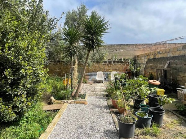 intera palazzina in vendita a Palermo in zona Libertà