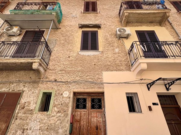appartamento in vendita a Palermo in zona Zisa