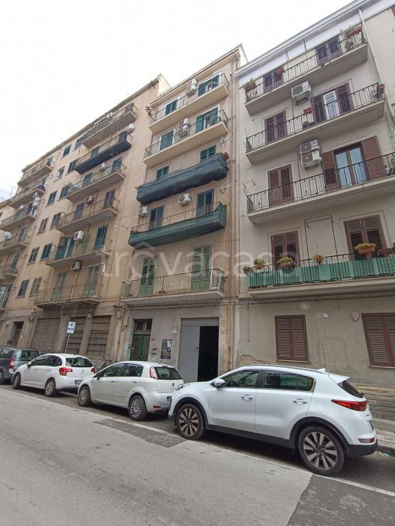 locale commerciale in vendita a Palermo in zona Oreto
