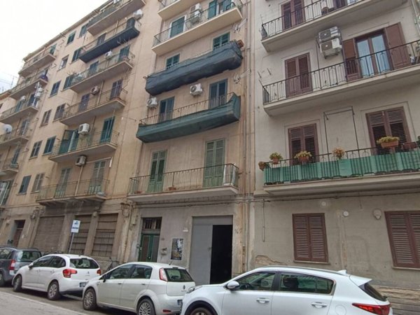 locale commerciale in vendita a Palermo in zona Oreto