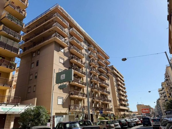 appartamento in vendita a Palermo in zona Politeama