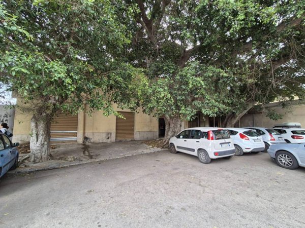 capannone in vendita a Palermo in zona Oreto