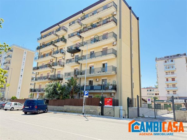 locale commerciale in vendita a Palermo in zona San Lorenzo
