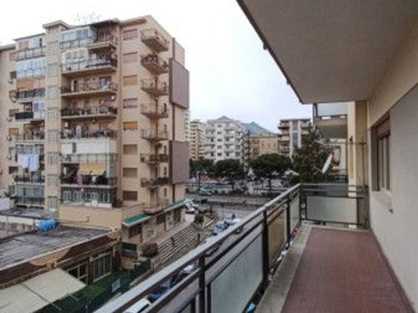 appartamento in vendita a Palermo in zona Zisa