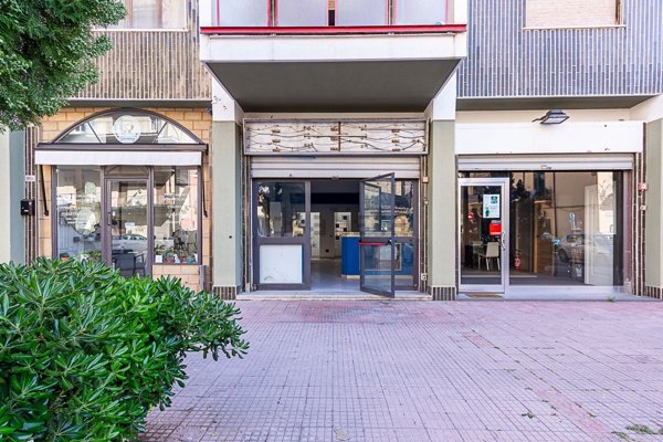 locale commerciale in vendita a Palermo in zona Malaspina/Palagonia