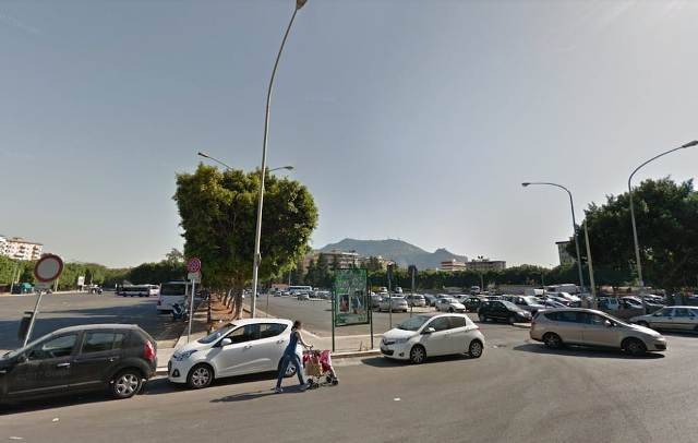 negozio in vendita a Palermo in zona Malaspina/Palagonia