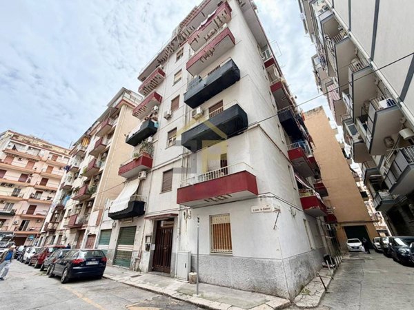 appartamento in vendita a Palermo in zona Malaspina/Palagonia