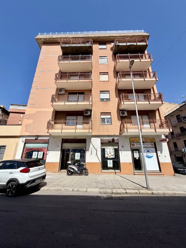 negozio in vendita a Palermo in zona Libertà