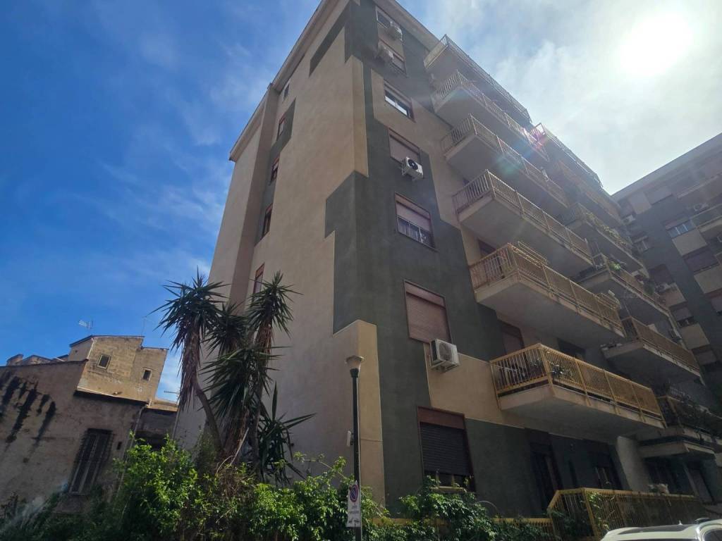 appartamento in vendita a Palermo in zona Zisa