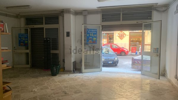 locale commerciale in vendita a Palermo in zona Oreto