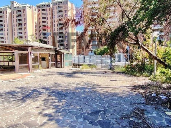 negozio in vendita a Palermo in zona Malaspina/Palagonia