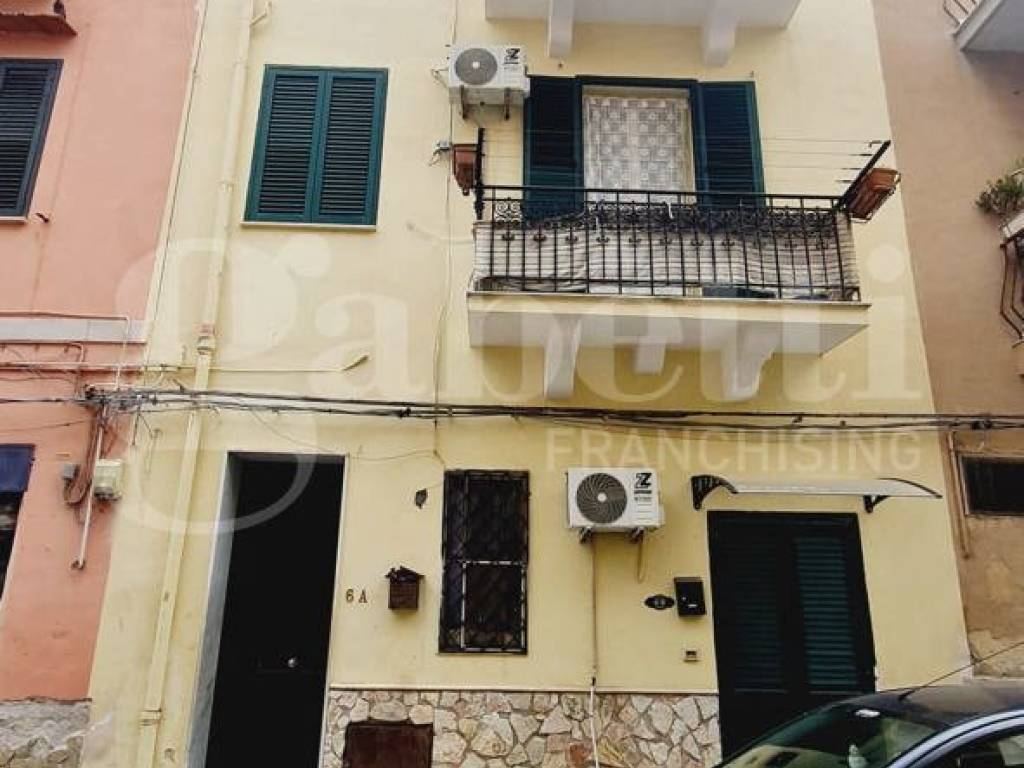 appartamento in vendita a Palermo in zona Montegrappa / Santa Rosalia