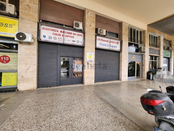 locale commerciale in vendita a Palermo in zona Libertà