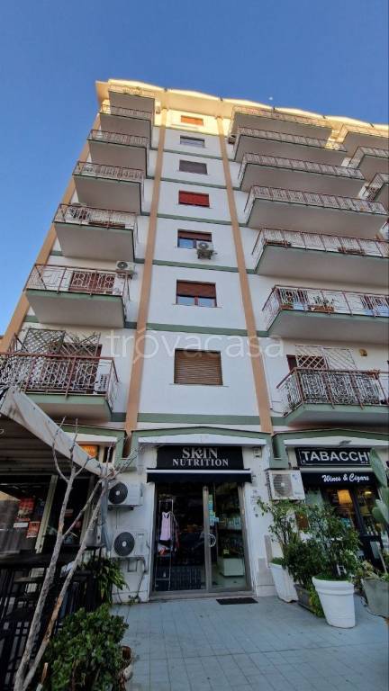 negozio in vendita a Palermo in zona Malaspina/Palagonia