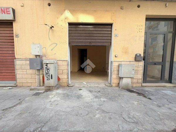 negozio in vendita a Palermo in zona Malaspina/Palagonia
