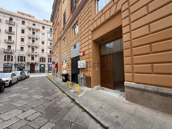 locale di sgombero in vendita a Palermo