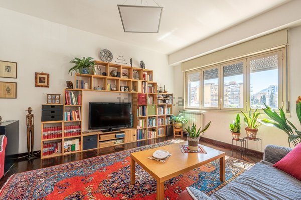 appartamento in vendita a Palermo in zona Malaspina/Palagonia