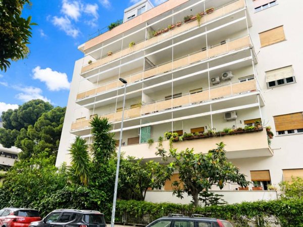 appartamento in vendita a Palermo in zona Politeama