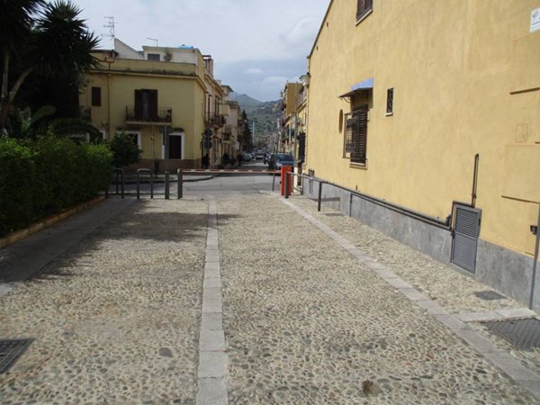 locale commerciale in vendita a Palermo in zona San Lorenzo