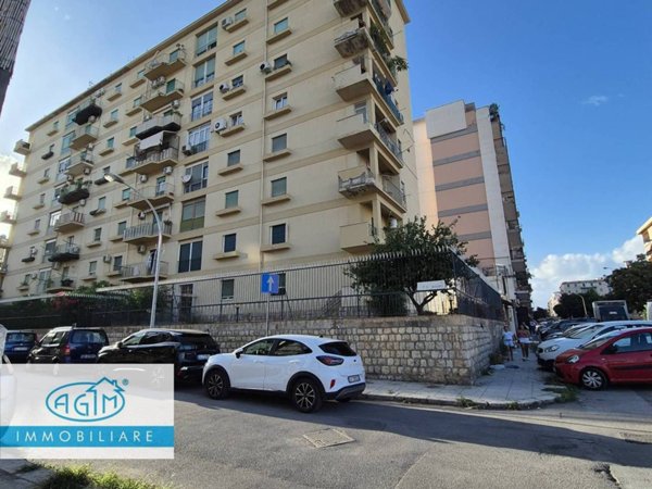 appartamento in vendita a Palermo in zona Malaspina/Palagonia