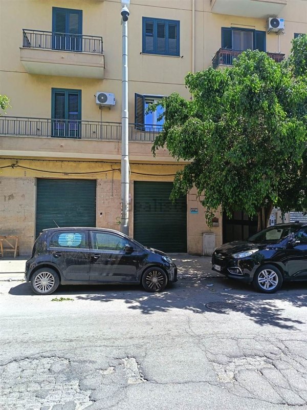 locale di sgombero in vendita a Palermo in zona Oreto