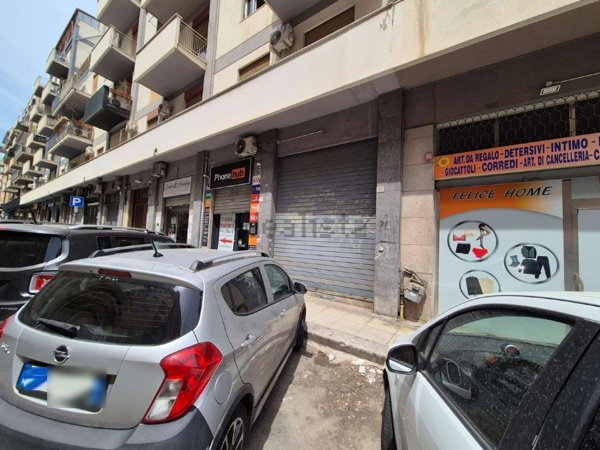 locale commerciale in vendita a Palermo in zona Noce