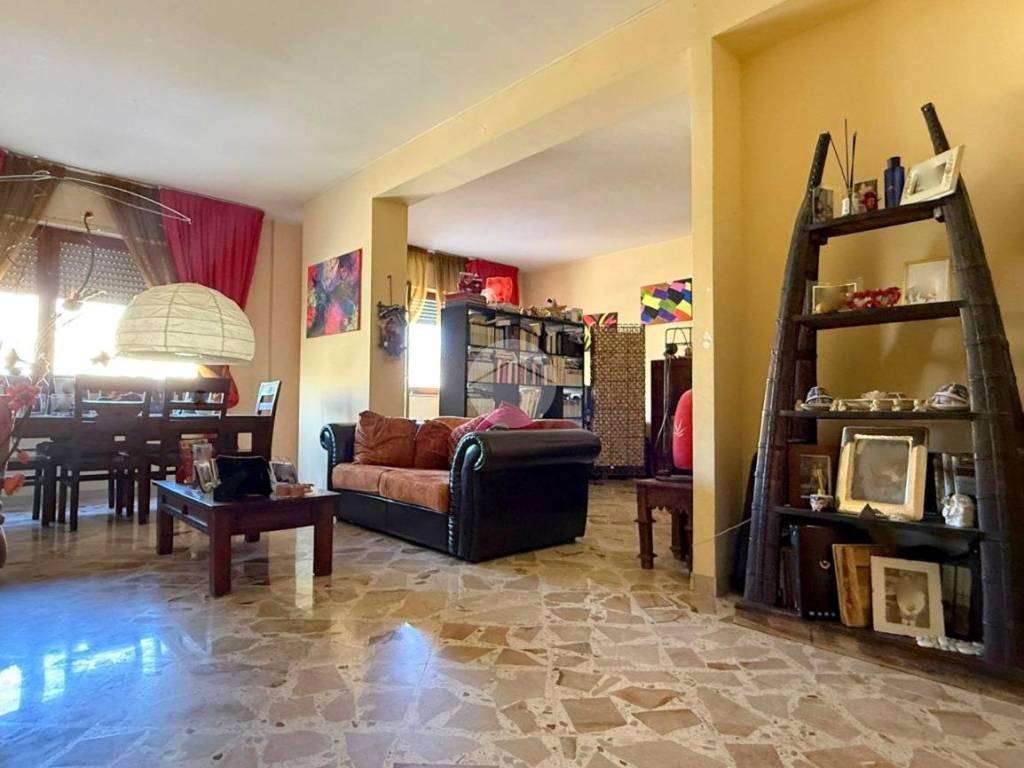 appartamento in vendita a Palermo in zona Malaspina/Palagonia
