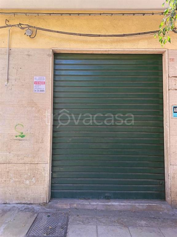 locale commerciale in vendita a Palermo in zona Oreto