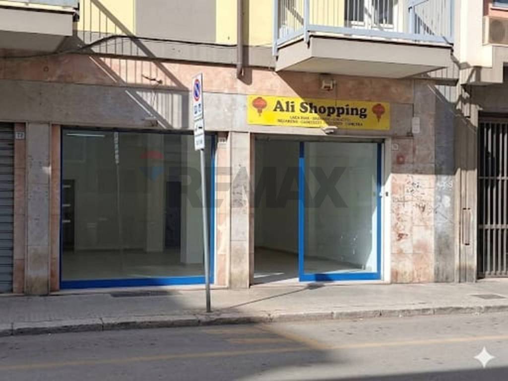 negozio in vendita a Palermo in zona Malaspina/Palagonia