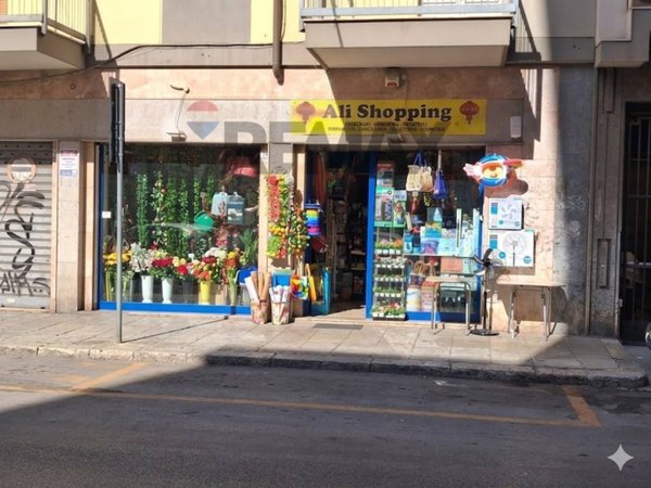 negozio in vendita a Palermo in zona Malaspina/Palagonia