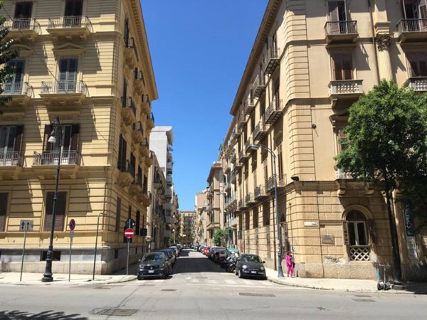 appartamento in vendita a Palermo in zona Politeama
