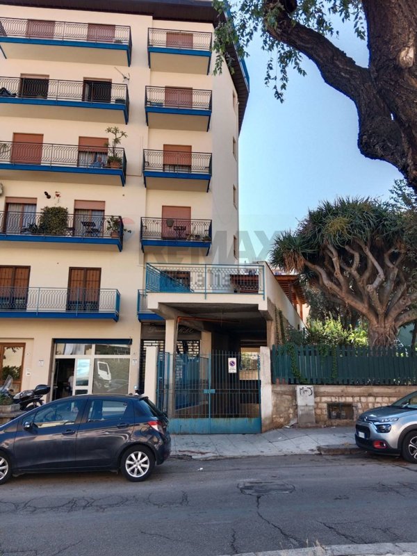 locale di sgombero in vendita a Palermo in zona Settecannoli
