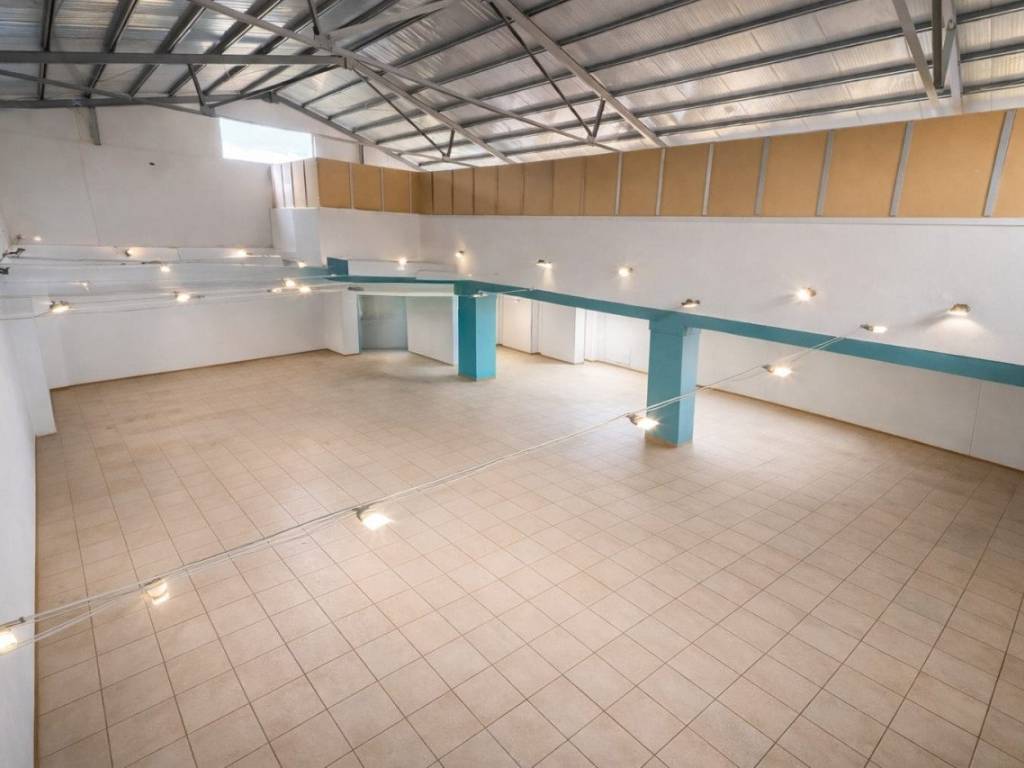 negozio in vendita a Palermo in zona Malaspina/Palagonia