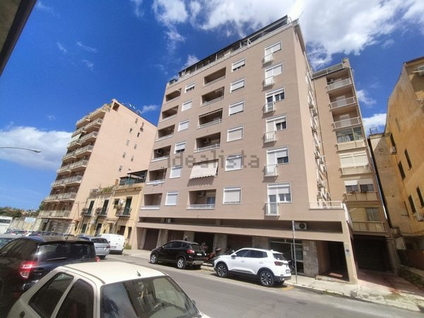 appartamento in vendita a Palermo in zona Montegrappa / Santa Rosalia