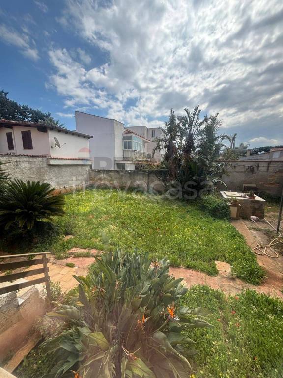 appartamento in vendita a Palermo in zona Partanna