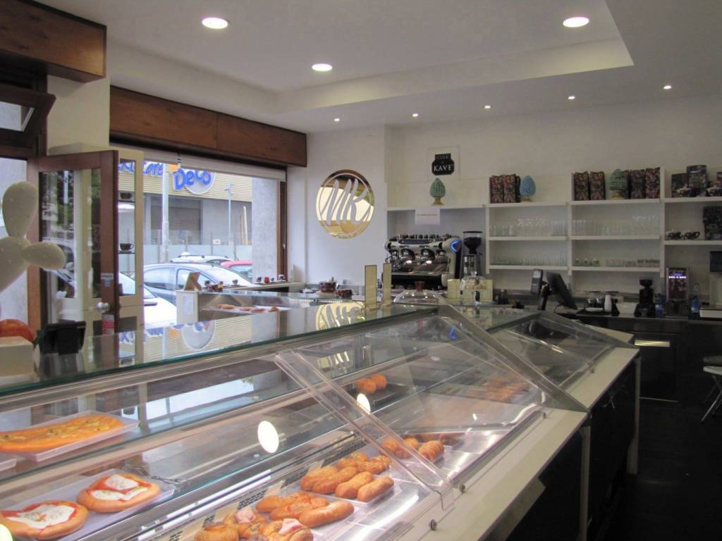 negozio in vendita a Palermo in zona Politeama