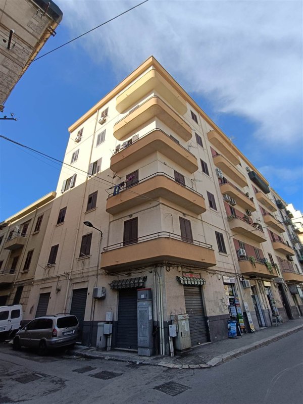 negozio in vendita a Palermo in zona Oreto