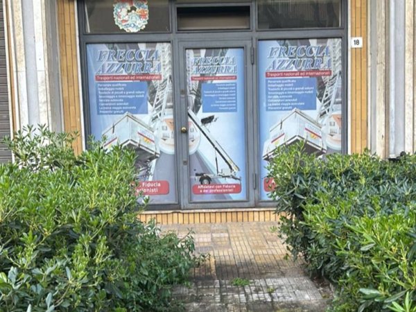 negozio in vendita a Palermo in zona Malaspina/Palagonia