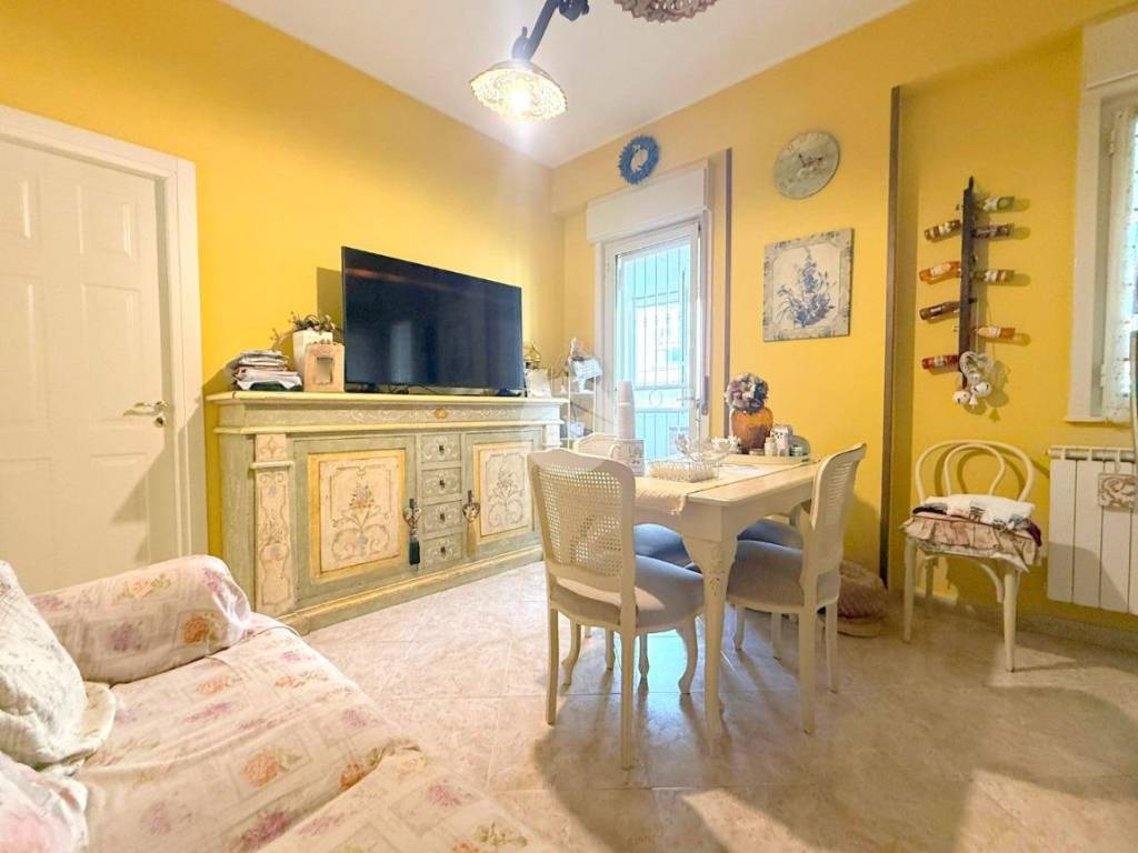 appartamento in vendita a Palermo in zona Malaspina/Palagonia