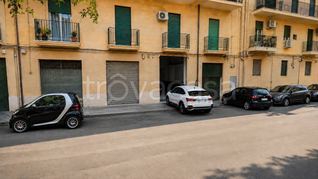 negozio in vendita a Palermo in zona Politeama